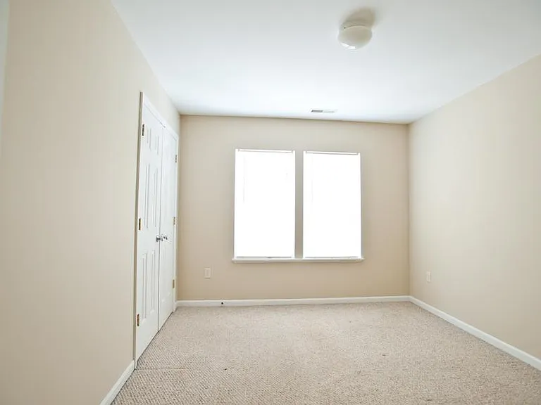 3255 N Oakland Ave #UPPER — Photo 10