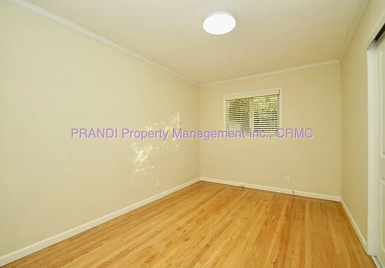 1407 Donna St — Photo 11