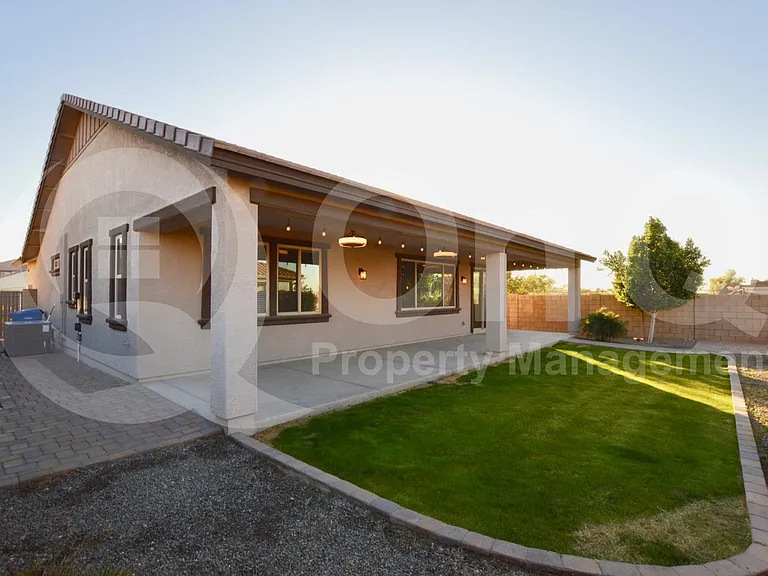 2814 E Quenton St — Photo 21