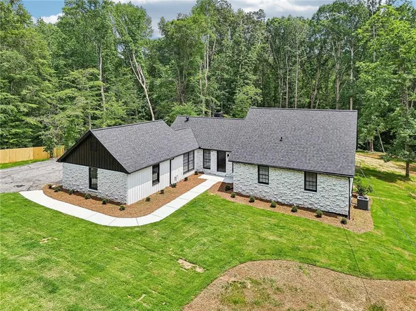 2725 Glendale Dr NE, Conyers, GA 30013