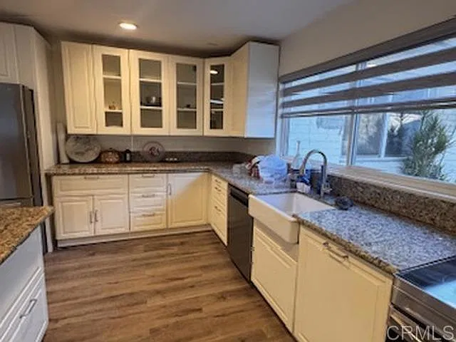 1 bed, 850 sqft, $2,250 — Photo 2