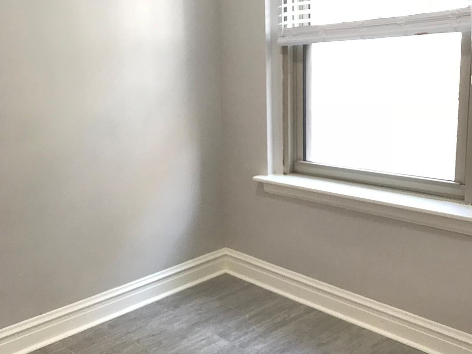 1st image of 5512 S Blackstone Ave #304