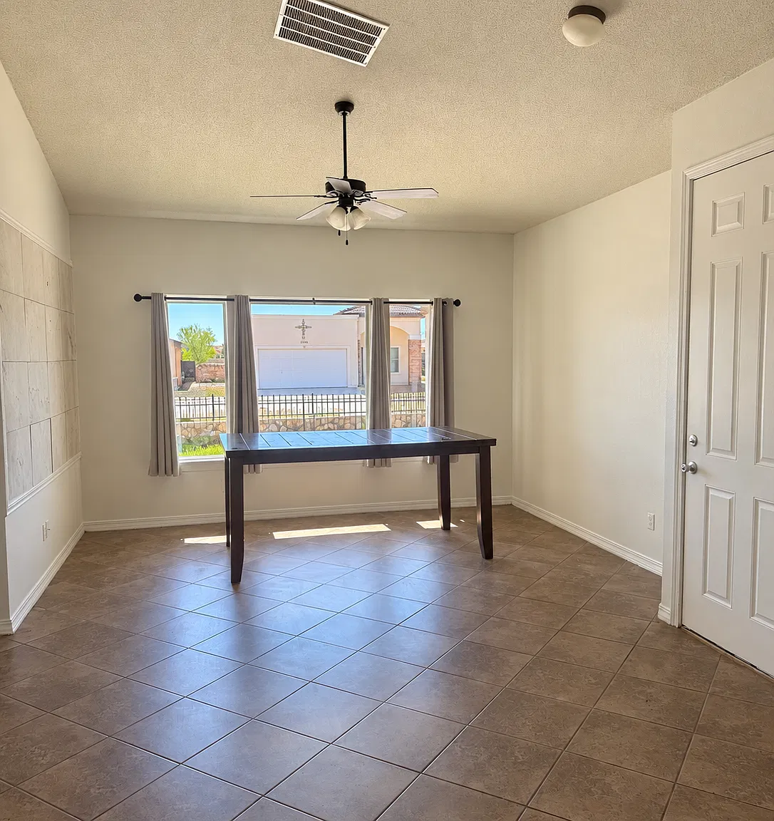 3 bed, 1280 sqft, $1,800 — Photo 4