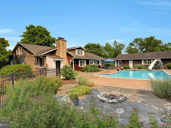 1521 W Lisburn Rd, Mechanicsburg, PA 17055