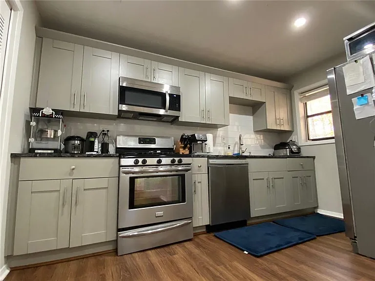 704 Dunbar Dr — Photo 2