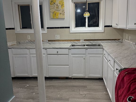 5th image of 297 Admiral St Floor 1