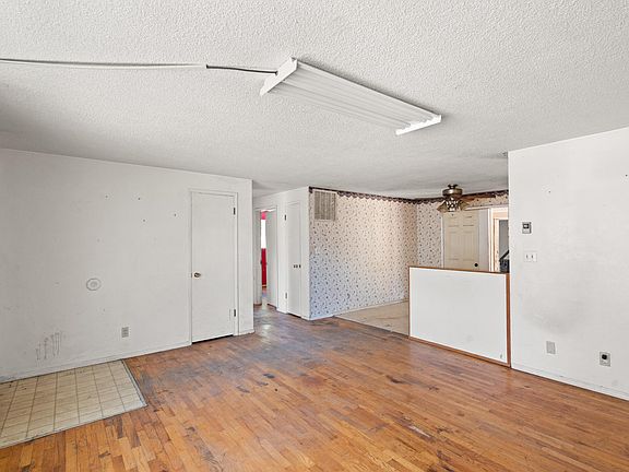 3rd image of 130 Sharon Dr