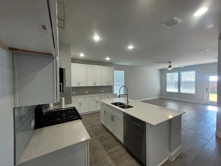 2302 Doe Branch Ln — Photo 4