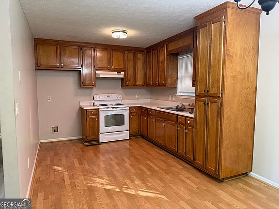 4th image of 114 Pinedale St