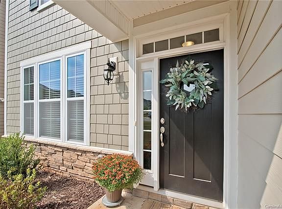 2nd image of 3820 Lake Breeze Dr