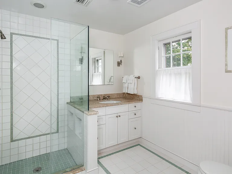 113 Herrick Rd — Photo 16
