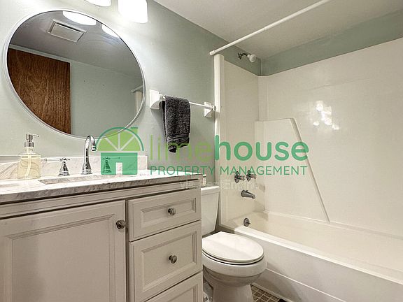 5th image of 3200 Lynnhaven Dr APT 201