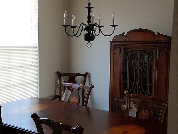 4th image of 3827 Raintree Dr