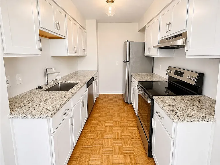 1000 East Ave #507 — Photo 10