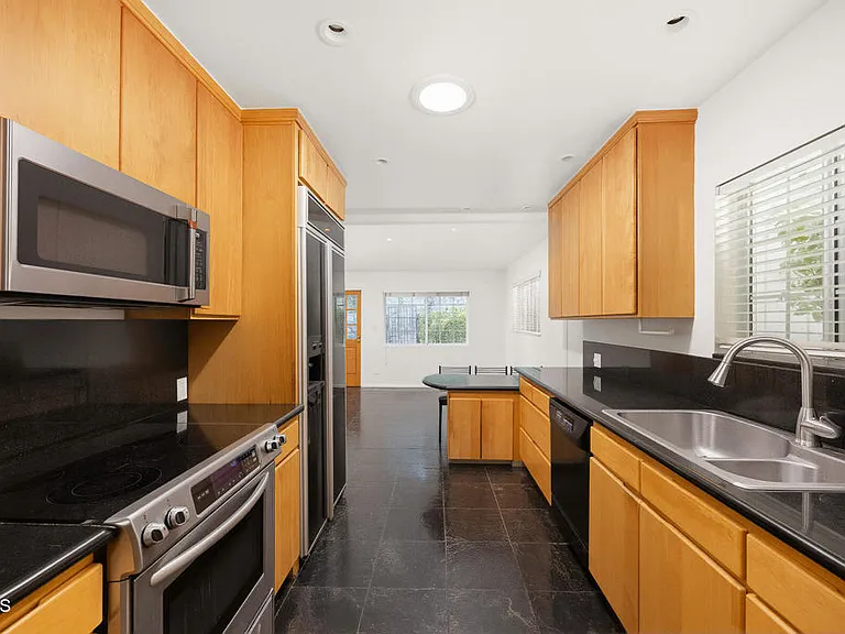 4541 Alveo La Canada — Photo 8