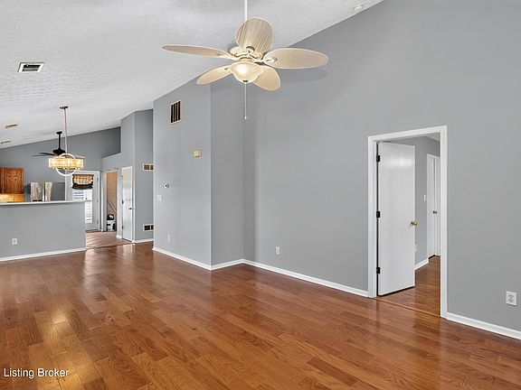 3rd image of 5907 Bay Harbor Dr