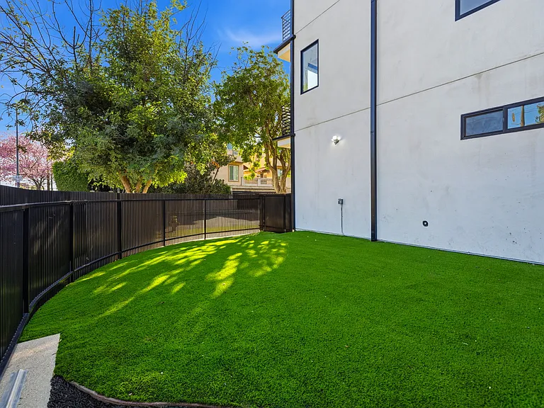 13600 Burbank Blvd — Photo 19