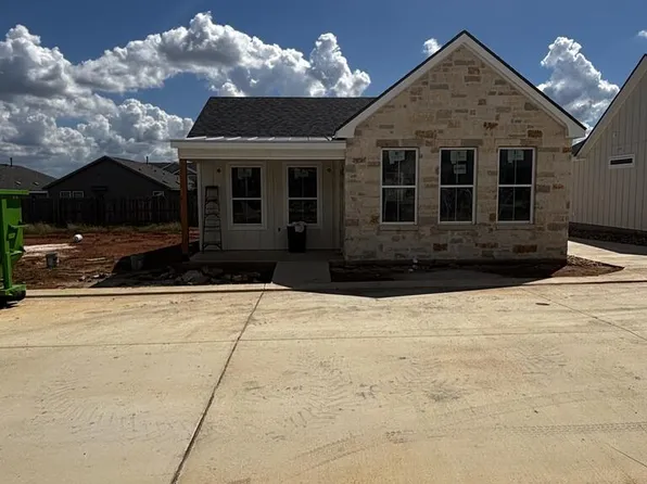 802 S Creek St #103, Fredericksburg, TX 78624