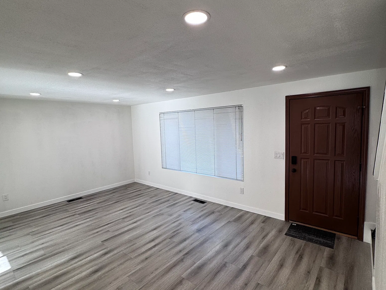 4 bed, 1580 sqft, $3,295 — Photo 2