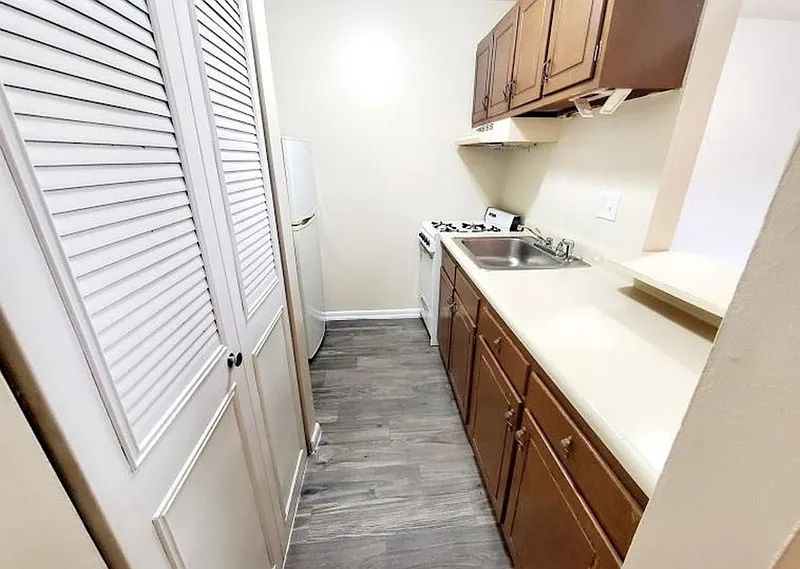1 bed, 1.0 bath, $1,195 — Photo 4