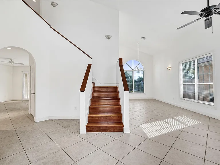10902 Tamoron Ln — Photo 5