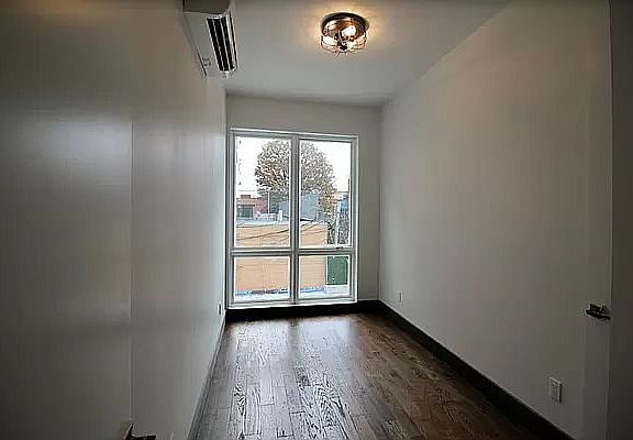 5th image of 340 Irving Ave #2R