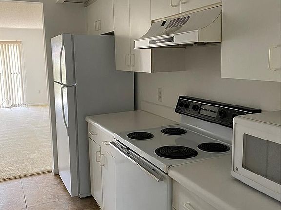 3rd image of 1501 SW 131st Way APT 406P