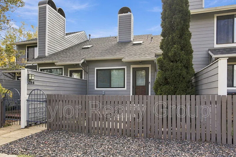 2 bed, 1.0 bath, 884 sqft, $2,175 — Photo 2