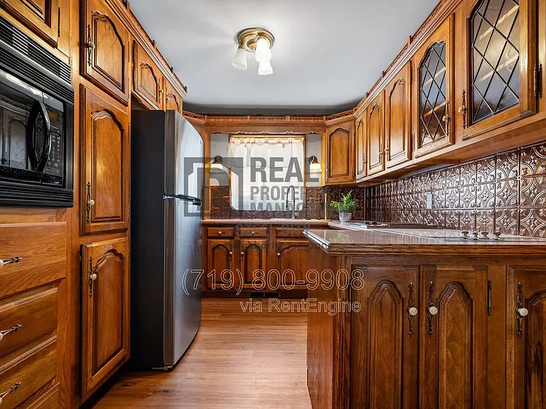 512 W 10th St #W — Photo 11