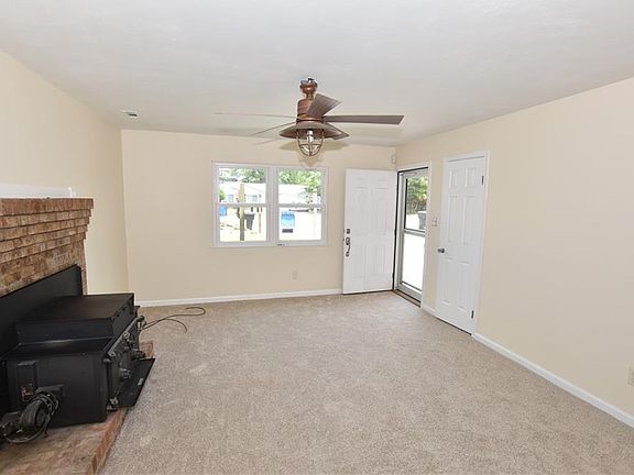 3rd image of 905 Glenridge Ct