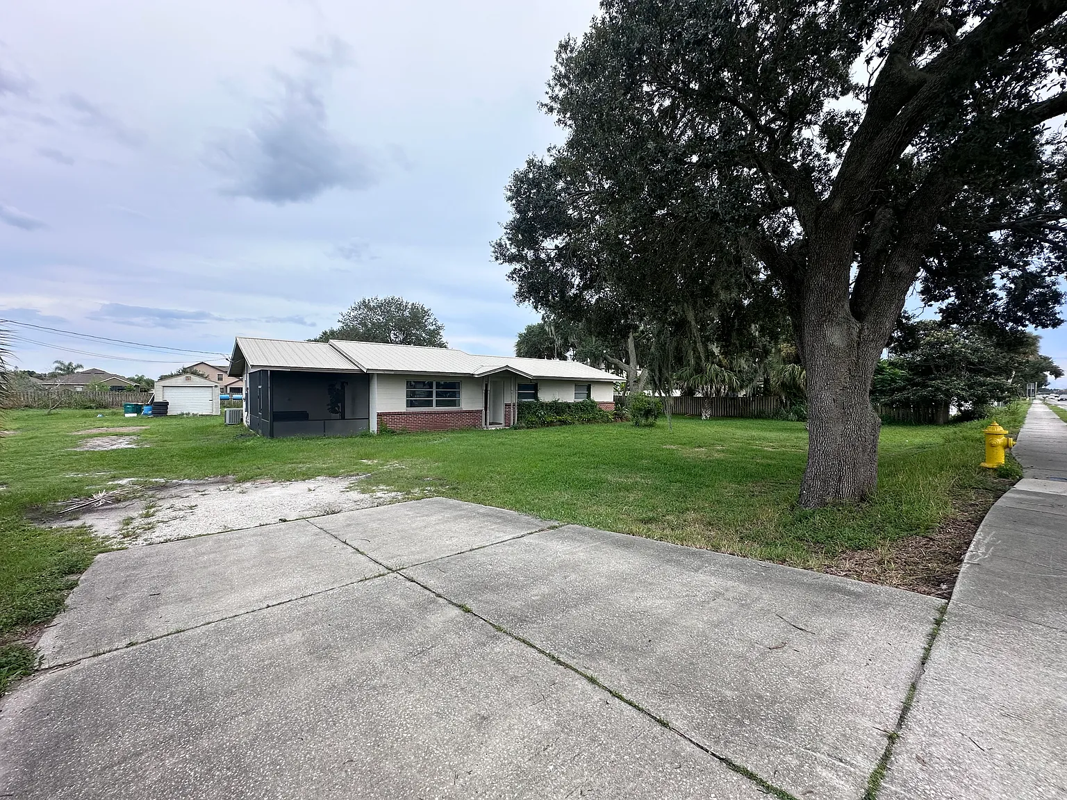 3 bed, 1276 sqft, $2,500 — Photo 2
