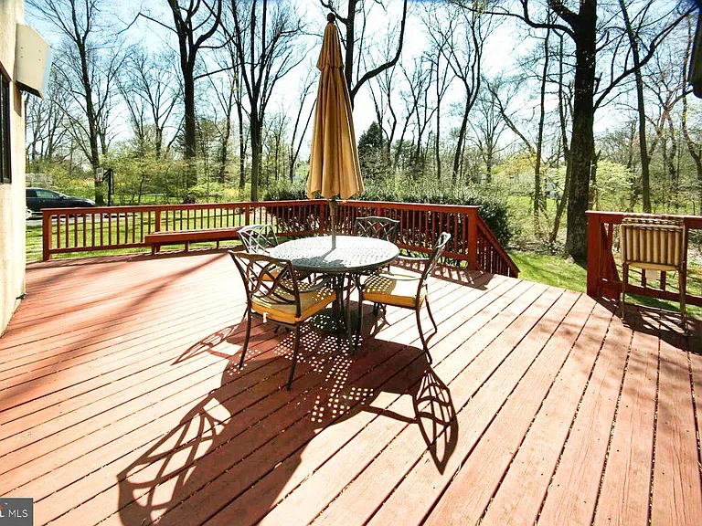 1120 Cymry Dr — Photo 25