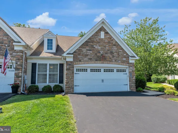 330 Reagan Dr, Sellersville, PA 18960