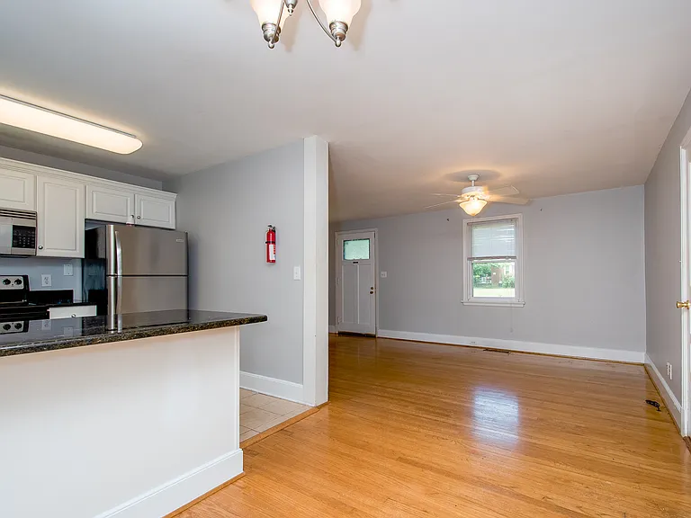 724 Pembroke Ave — Photo 13