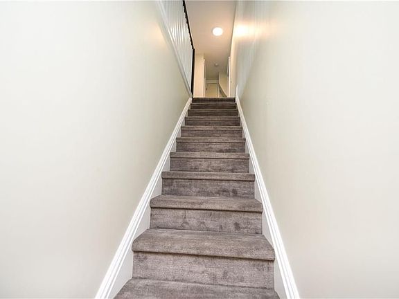4th image of 156 S Main St #B