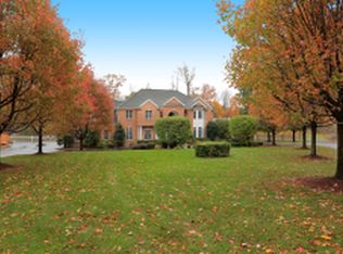 16 Apple Ln, Califon, NJ 07830