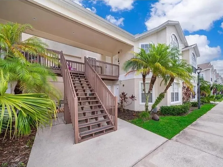 2327 Prime Cir #B — Photo 2
