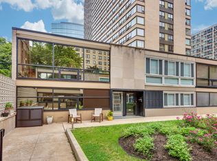 2912 N Sheridan Rd, Chicago, IL 60657