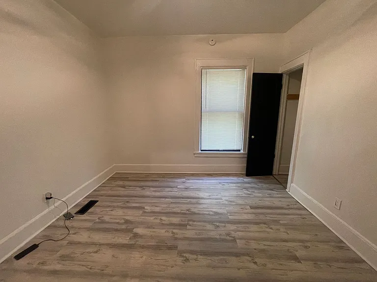 1234 W Walker St — Photo 3
