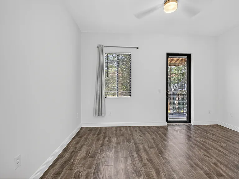 2515 Venetian Ct — Photo 18