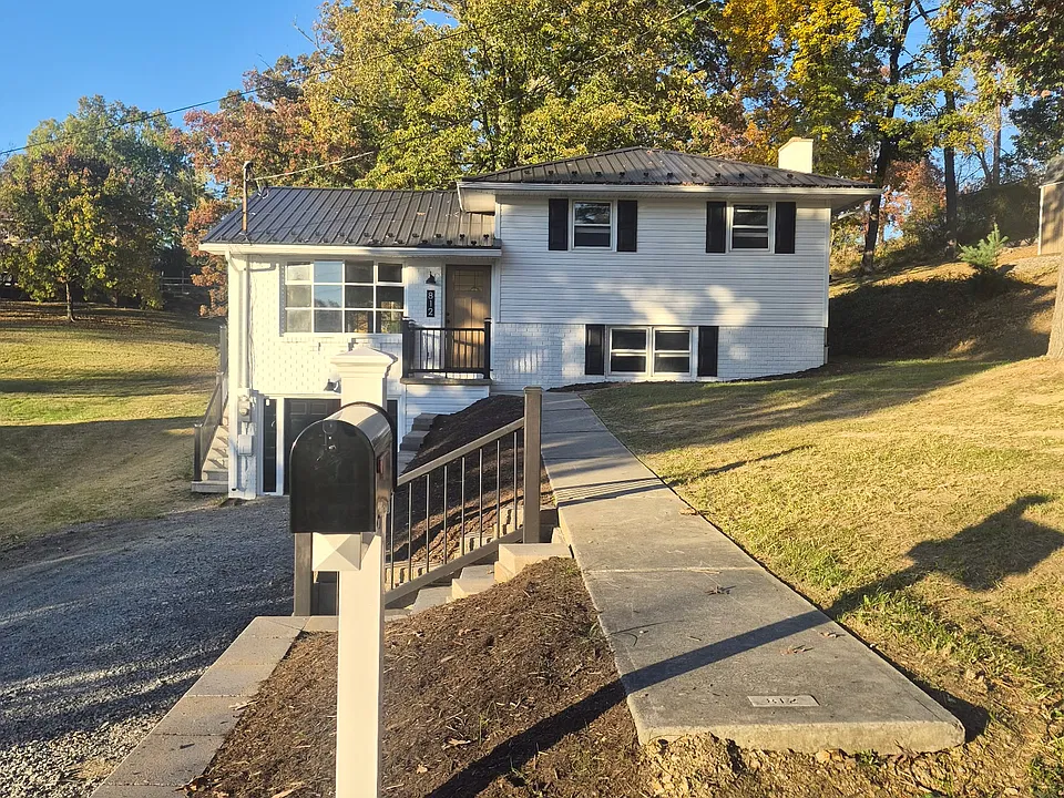 812 Rayne Dr