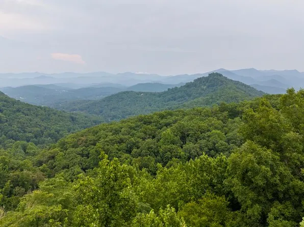 10 Parham Rdg, Franklin, NC 28734