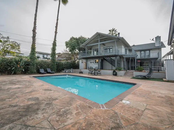 444 Avalon Dr, Vista, CA 92084