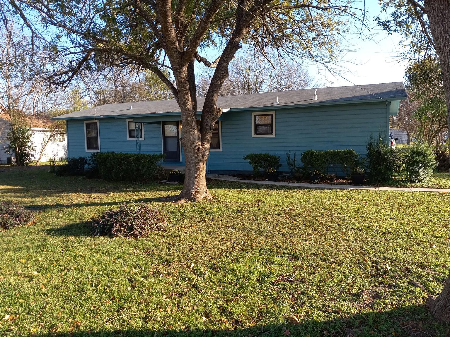 1034 W San Antonio St, Lockhart, TX 78644 Zillow