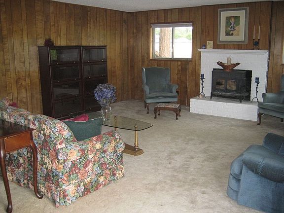 Spacious Family Room