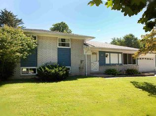 7060 Brookside Dr, Lambertville, MI 48144