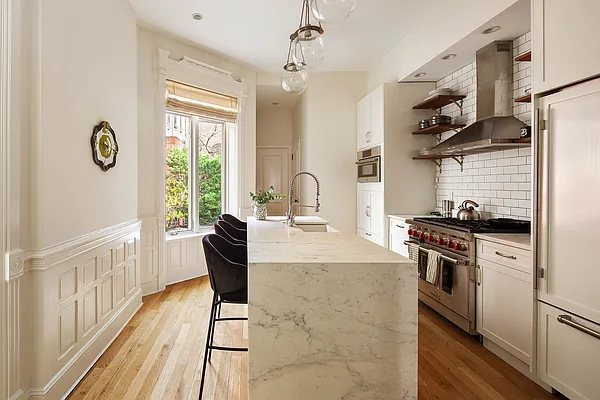 Sold by Compass | media 7