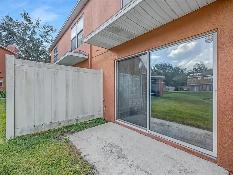 6928 Hawthorne Trace Ln — Photo 29
