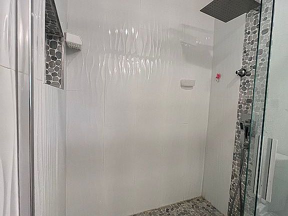 3rd image of 7679 Parkdale Cir