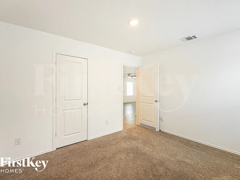 1335 White Willow — Photo 16